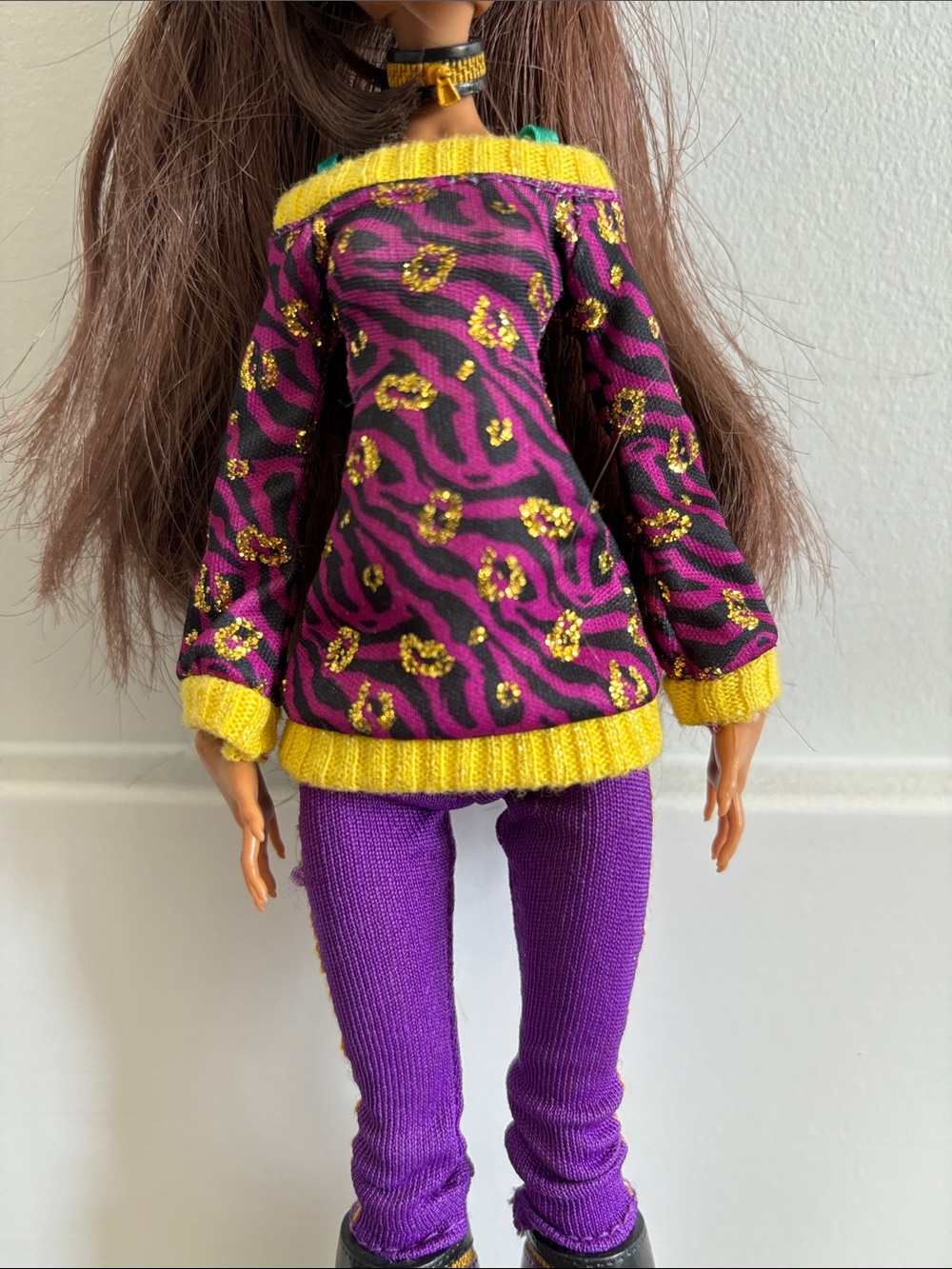 Monster High School’s Out 2011 Clawdeen Wolf Doll with Diary - Picture 4 of 11
